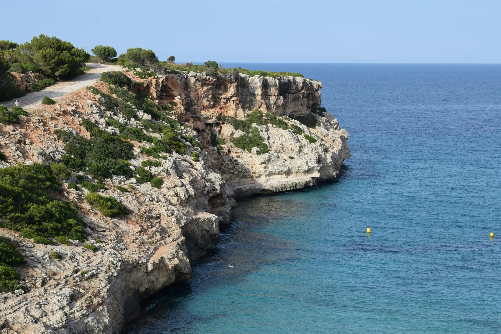 Randonnée dans le Parc naturel de Llevant, avec vue plongeante sur la côte d'Artà.