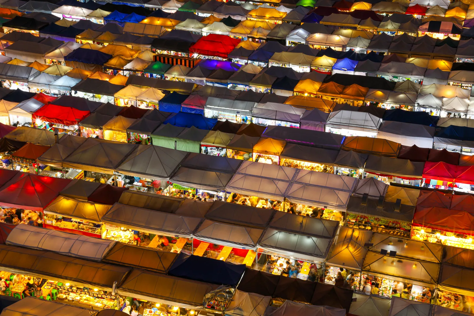 Les 12 meilleurs marchés nocturnes à Majorque en 2026 : ambiances, horaires et bons plans food