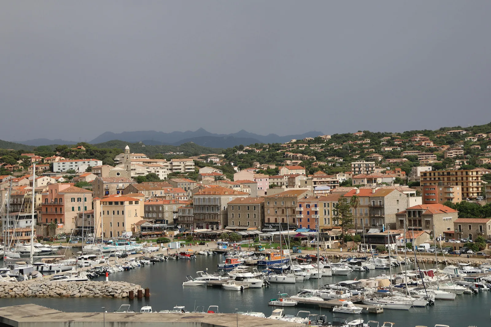 Port de Sóller en 2026 : train en bois, plage calme et vues Tramuntana