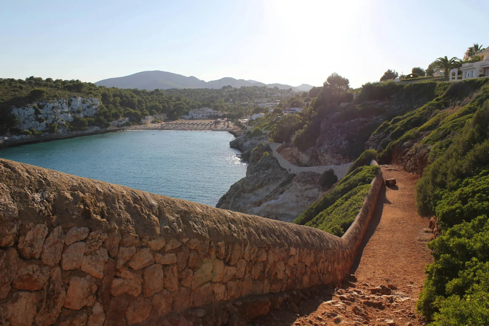 Randonnée Cala Romántica – Cala Varques : le seul accès serein (et légal) en famille