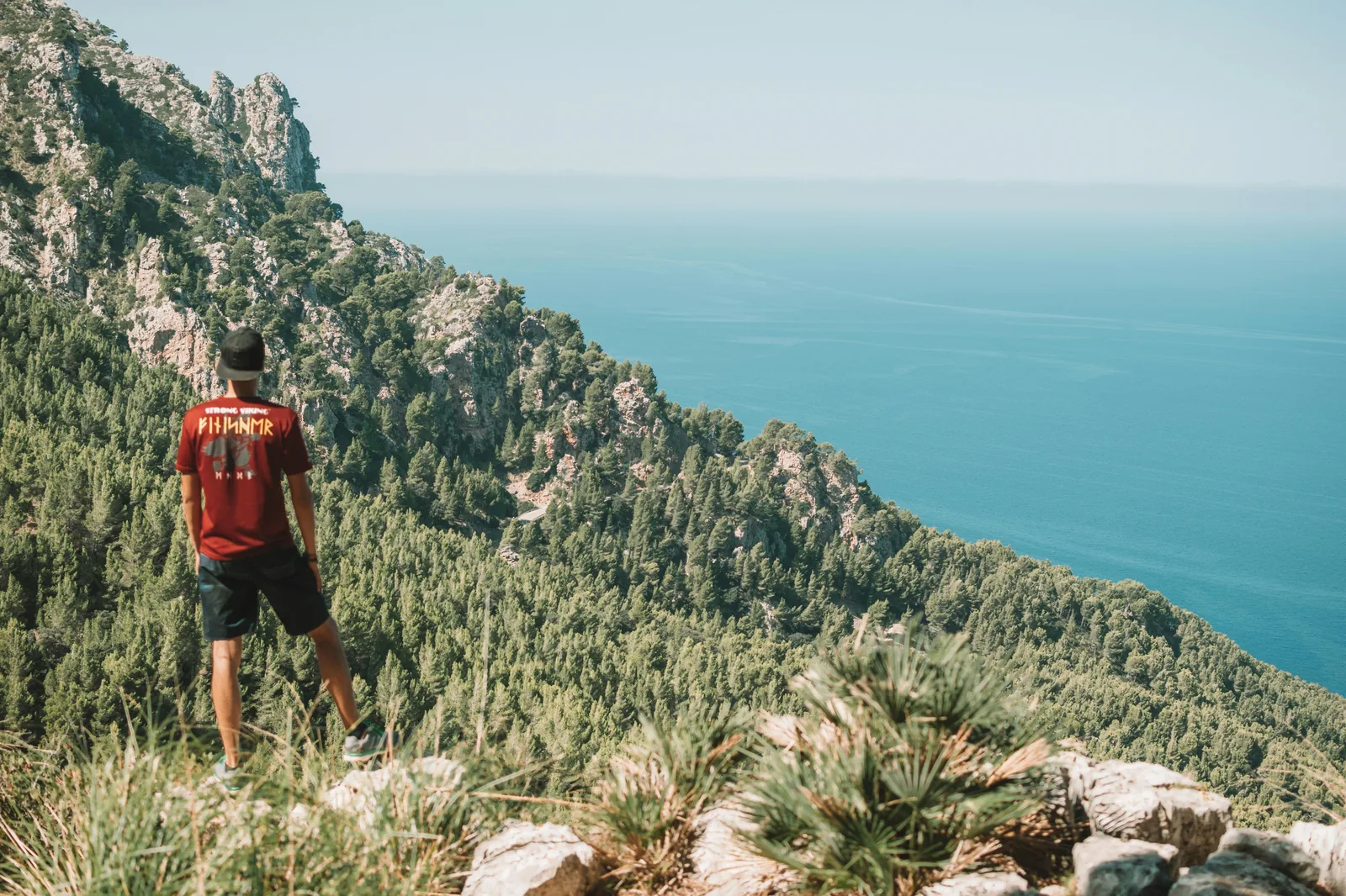 Randonner à Majorque en 2026 : entre mer, murs de pierre sèche et sommets de la Tramuntana