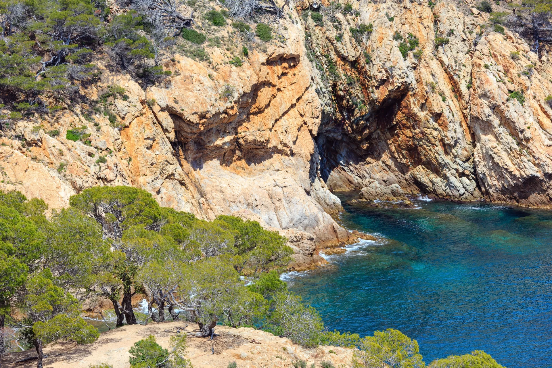 Cala s’Almunia : la crique rocheuse à côté de Caló des Moro, accès 2026