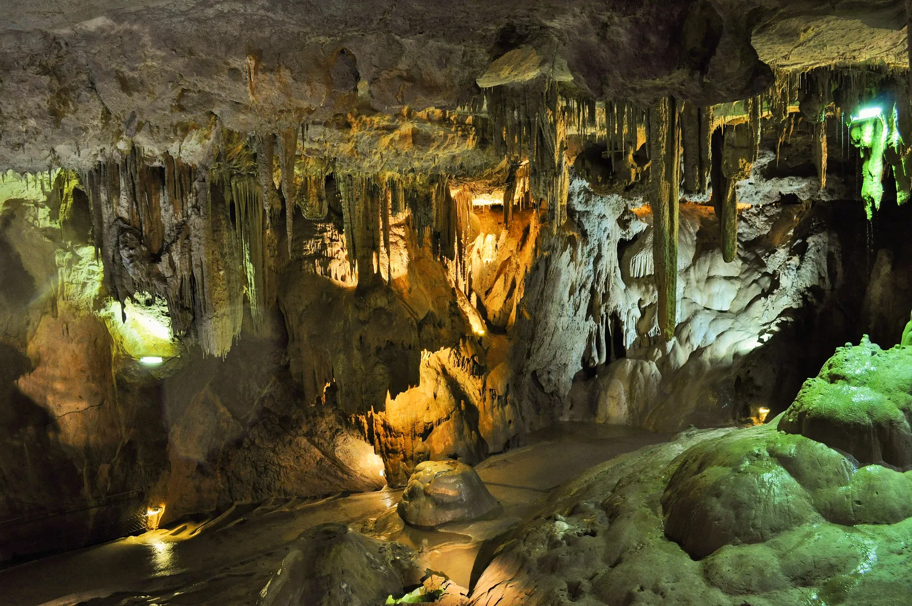 Grottes des Hams : billets, visite et faut-il choisir Hams ou Drach ?